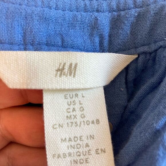 H&M NWT gauzy blouse glowing non sheer + extra button oversized - Picture 5 of 10